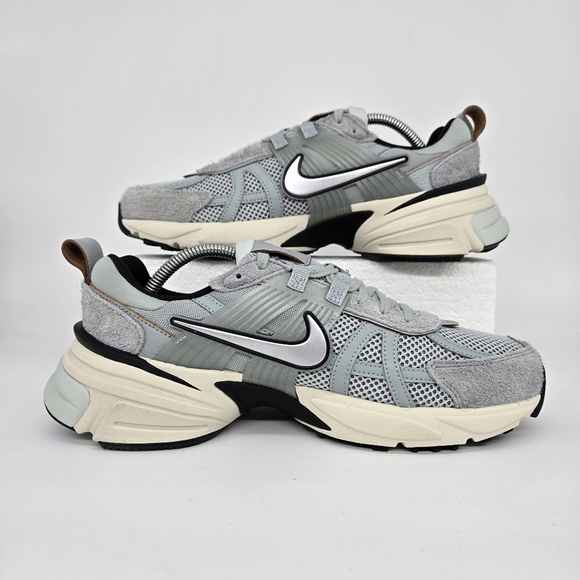 New Nike V2K Run Women's Shoes Size 10 - Picture 6 of 8